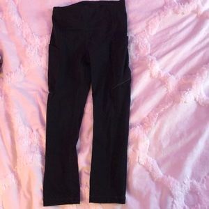 Lululemon size 2, fast and free crop legging 19” in excellent condition.